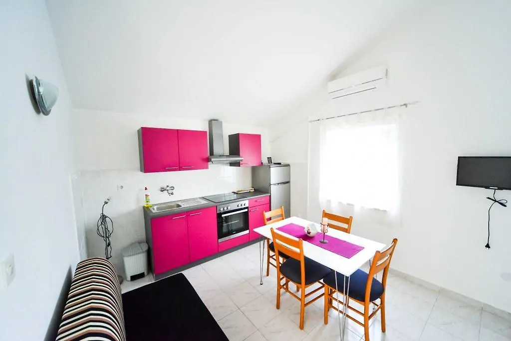 Apartments Valentina Petrčane