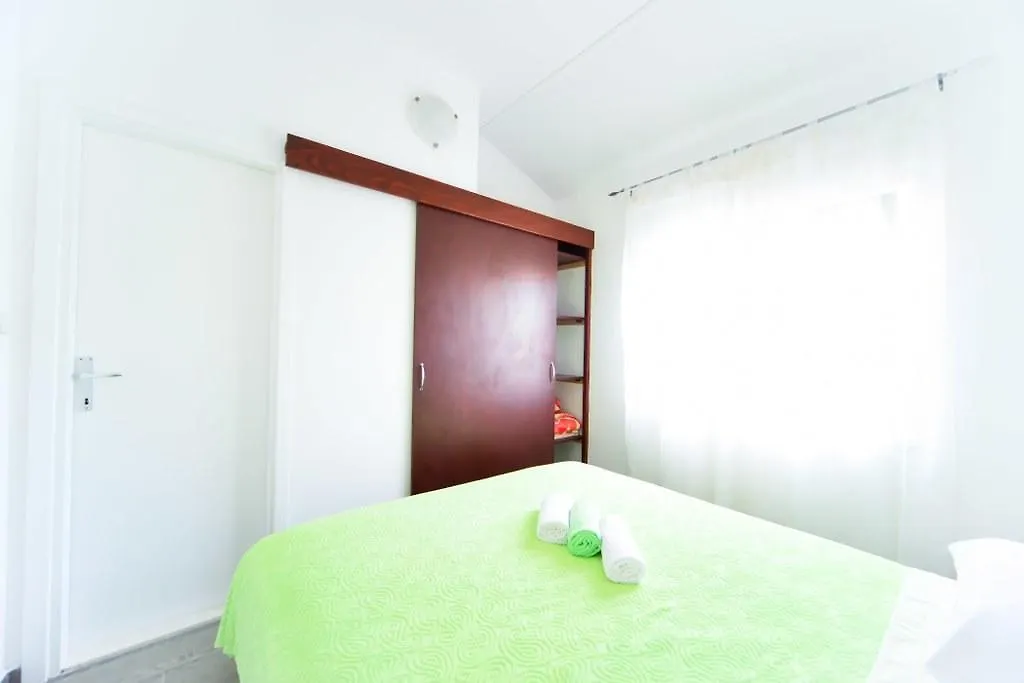 Apartments Valentina Petrčane