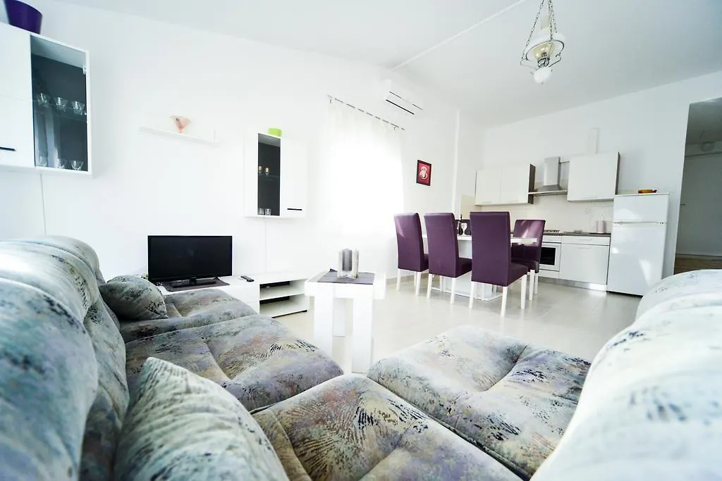 Apartments Valentina Petrčane