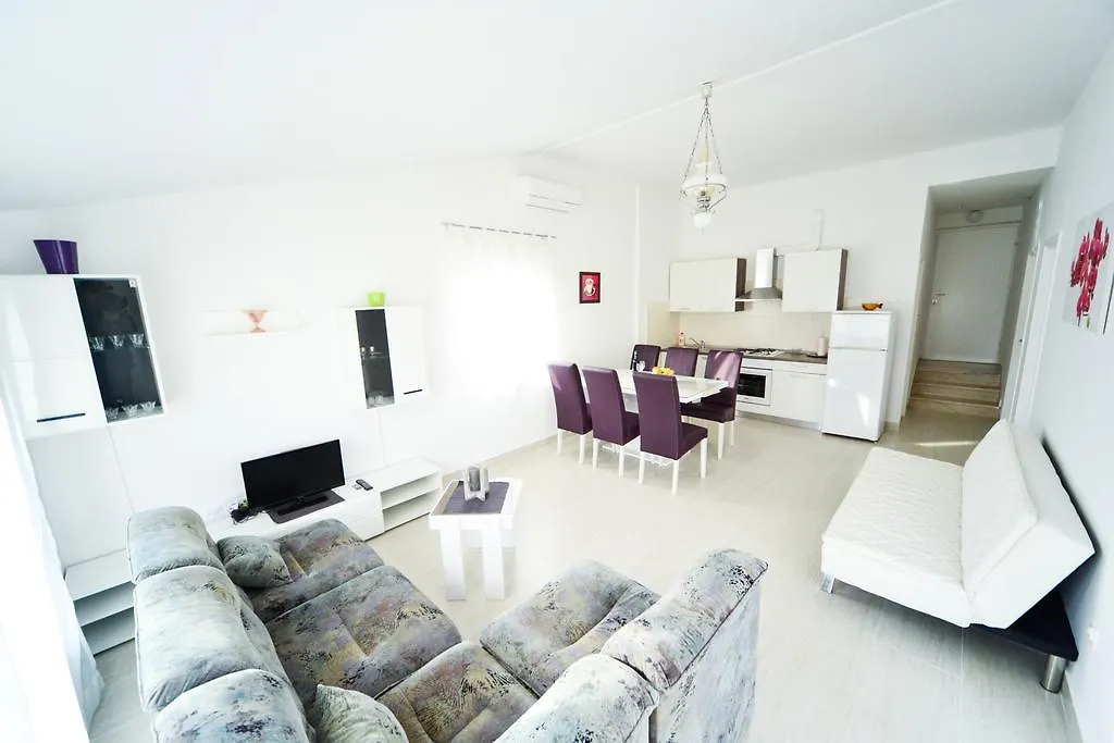 Apartments Valentina Petrčane