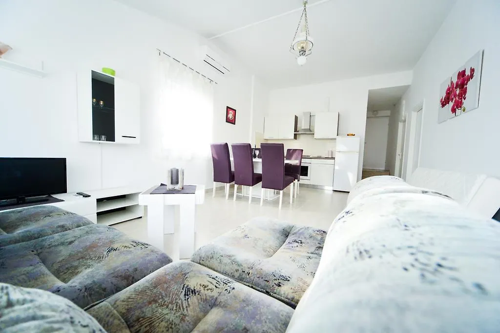 Apartments Valentina Petrčane