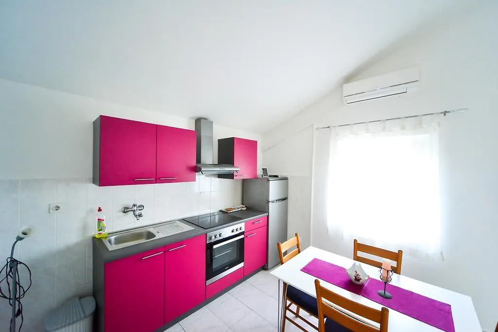 Apartments Valentina Petrčane