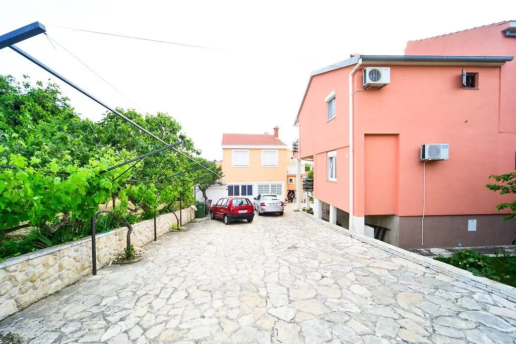 Apartments Valentina Petrčane