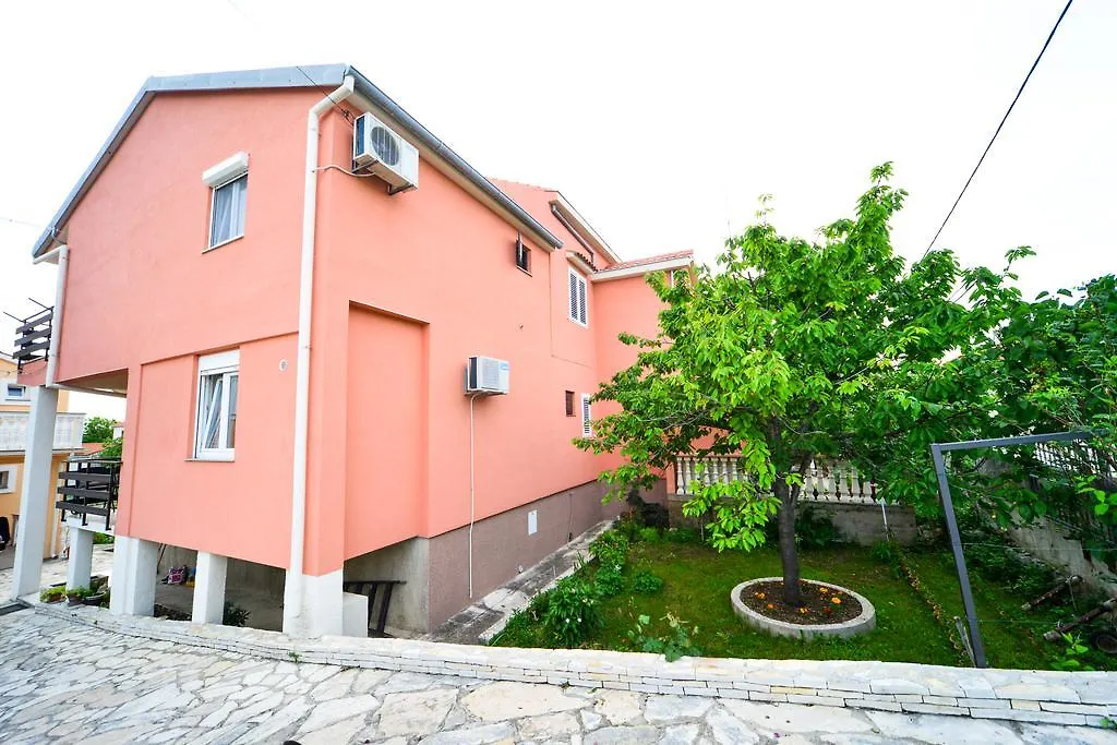 Apartments Valentina Petrčane